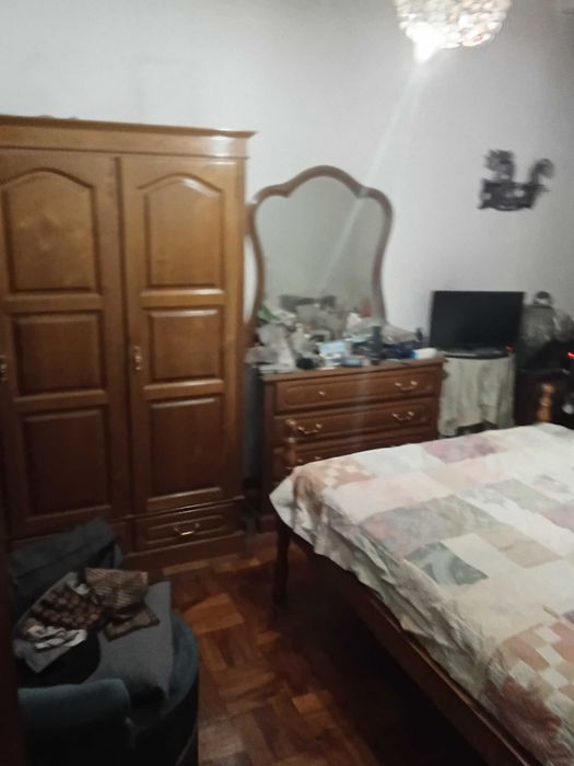 Alugo um quarto