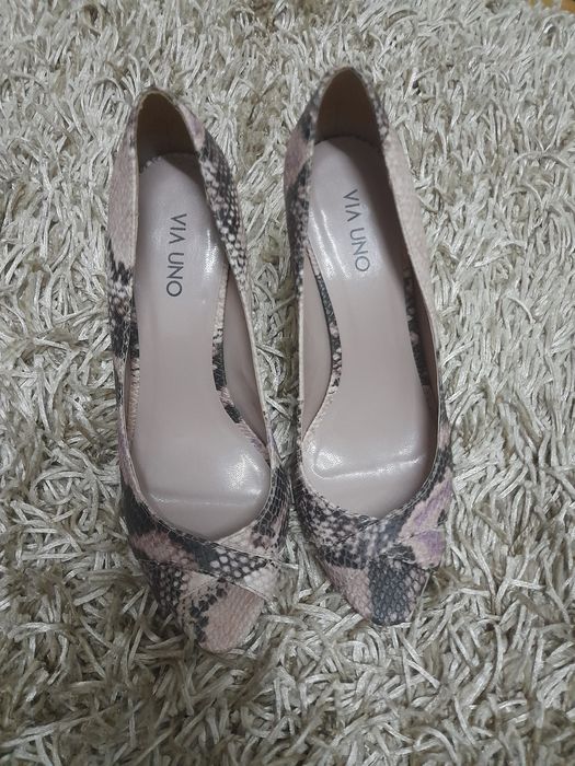 Sapatos salto alto marca brasileira. Tamanho 39. Tacão 9,5cm.