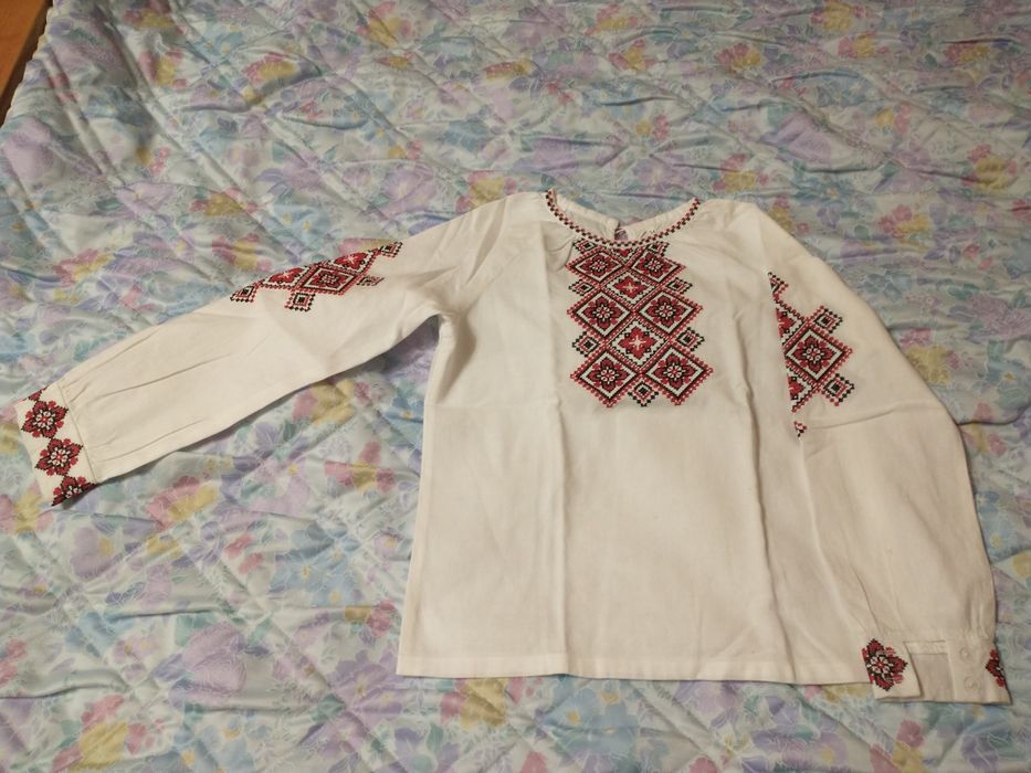 Продам вишиванку для дівчинки