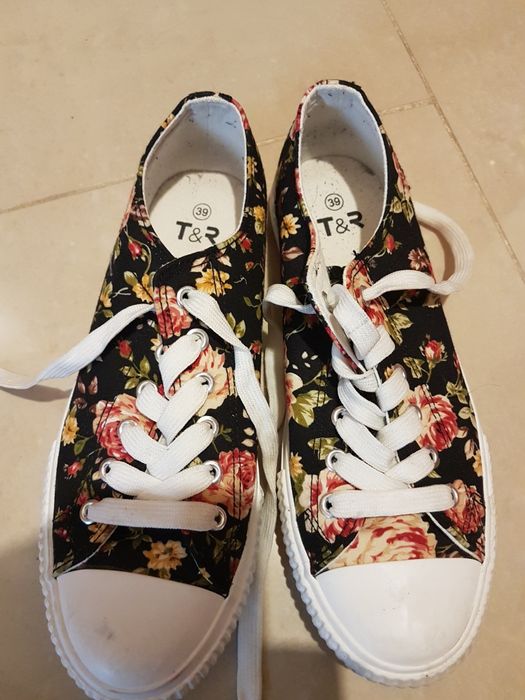 Trampki w kwiatki 39