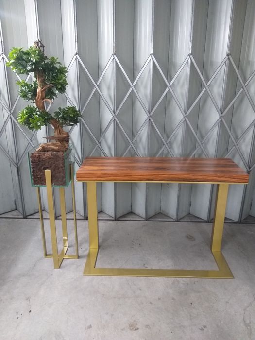 Floreiras em inox ou lacadas