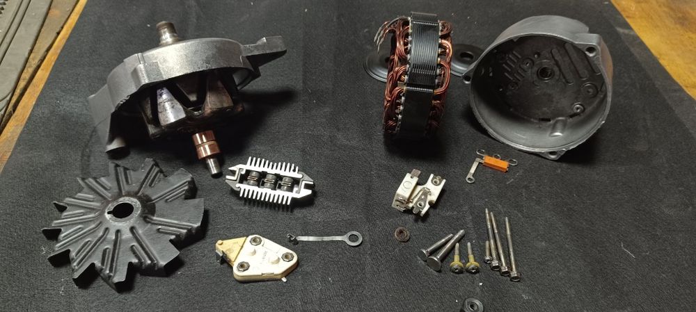 Займаюсь ремонтом та реставрацією генераторів.