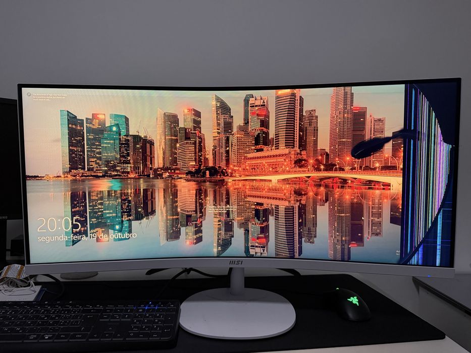 Monitor MSI 34’ com avaria