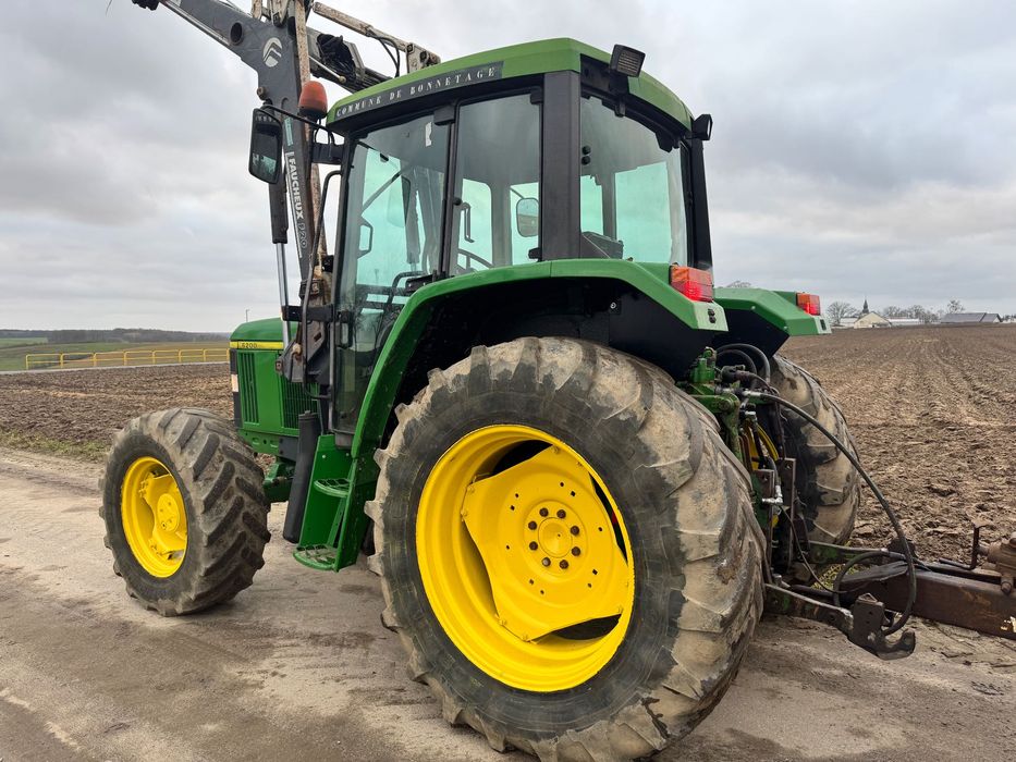 John Deere 6200 z turem samopoziomujący 3 sekcyjny sprowadzony