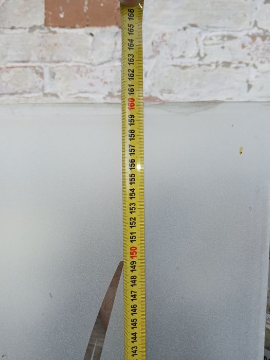 Стекло декоративне в двері 230 на 1600 у відмінному  стані