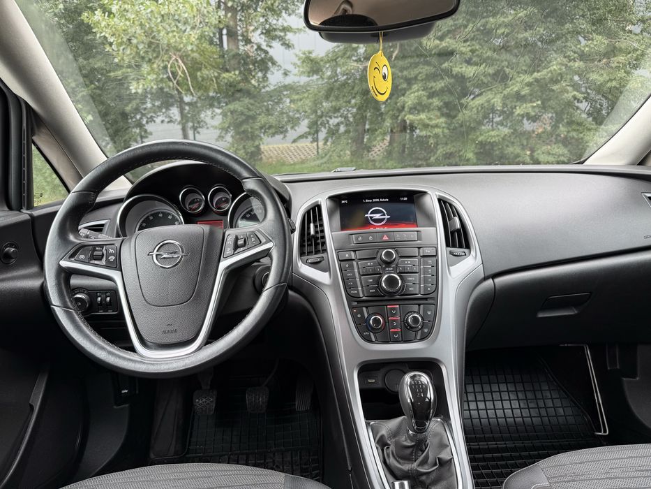 Opel Astra J 1.4 100 koni 2015r Lift