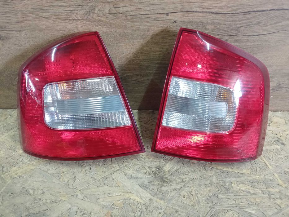 Skoda Octavia 2 FL lift kombi lampa prawa lewa tył tylna oryginał