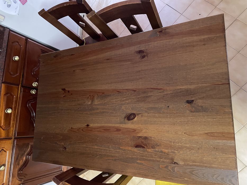 Conjunto mesa e cadeiras mogno