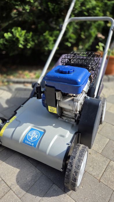 Wertykulator spalinowy Lux Tools z koszem