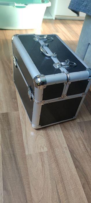 Kuferek na kosmetyki