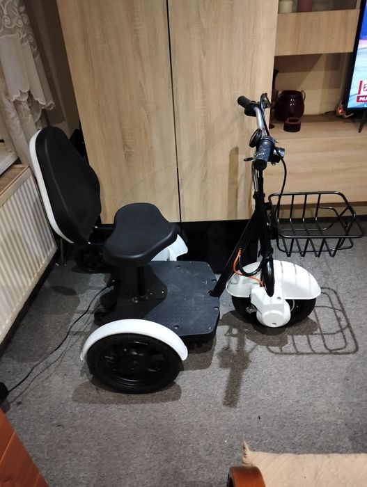 Zamienię hulajnogę terenową - 3 kołową z siedziskiem na dużych kołach . Hulajnoga w pełni sprawna  , idealna dla osoby nie pełnosprawnej  i zdrowej .