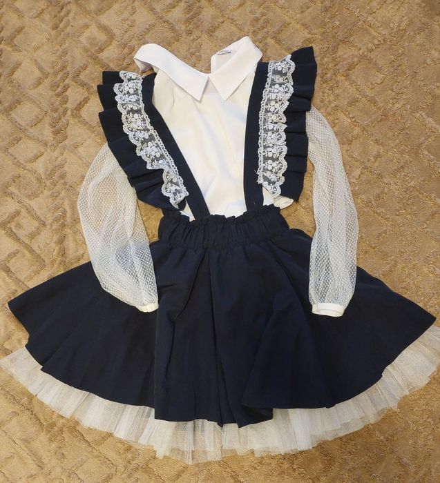 шкільний комплект: сарафан із мереживом та блуза