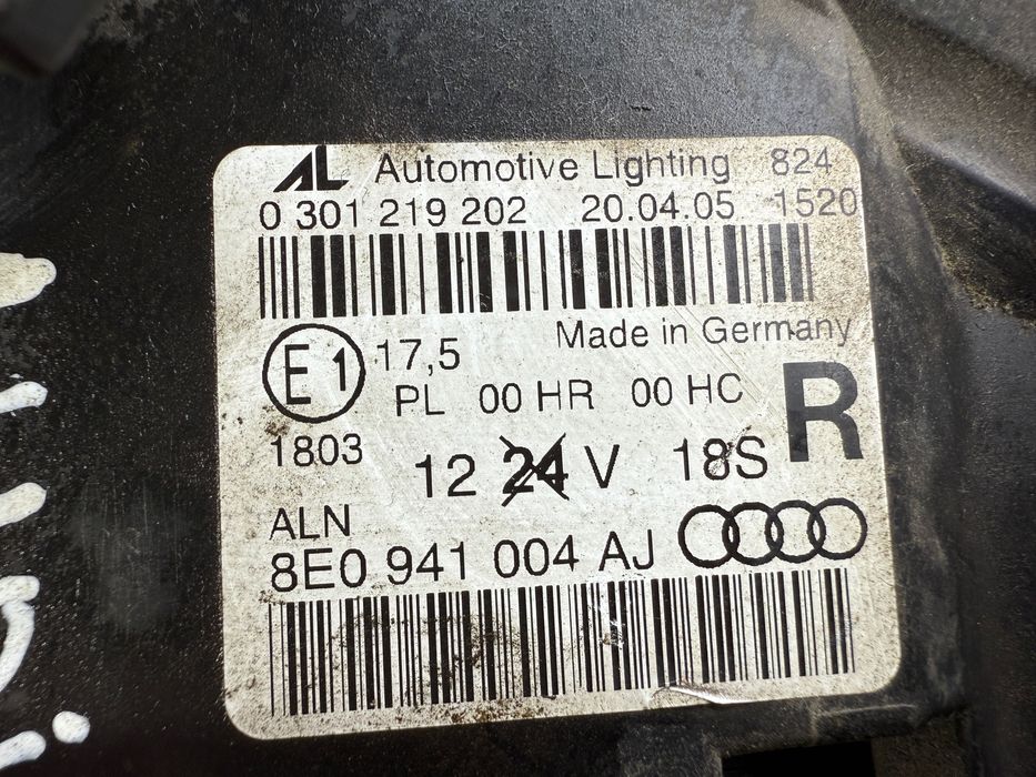 Фара правая Audi A4 B7  ауди а4 б7 8e0941004aj