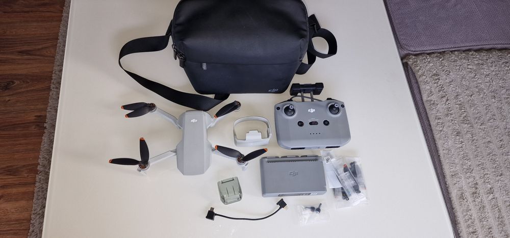 Dron DJI Mini 2 Fly More Combo – stan bardzo dobry, komplet akcesoriów