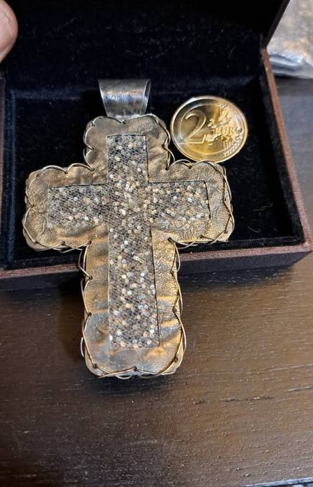 Cruz vintage Rara em prata contrastada.