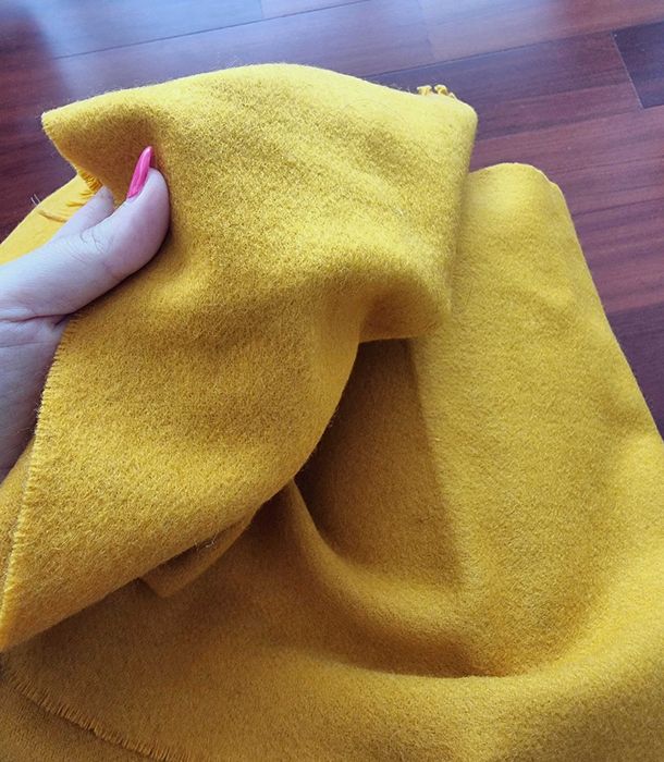 Cachecol amarelo torrado