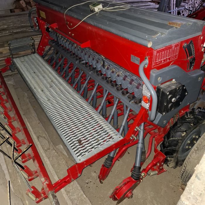 Siewnik POZNANIAK 550/3 rok 2015 z agregatem talerzowym AMJ ATOS 3m