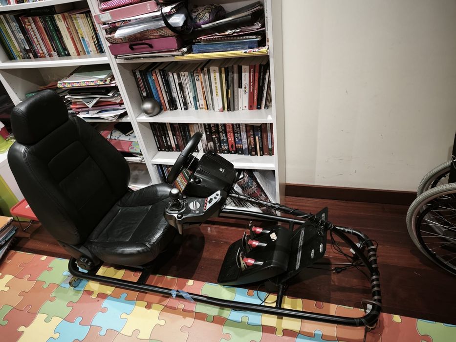 Banco com volante Logitech