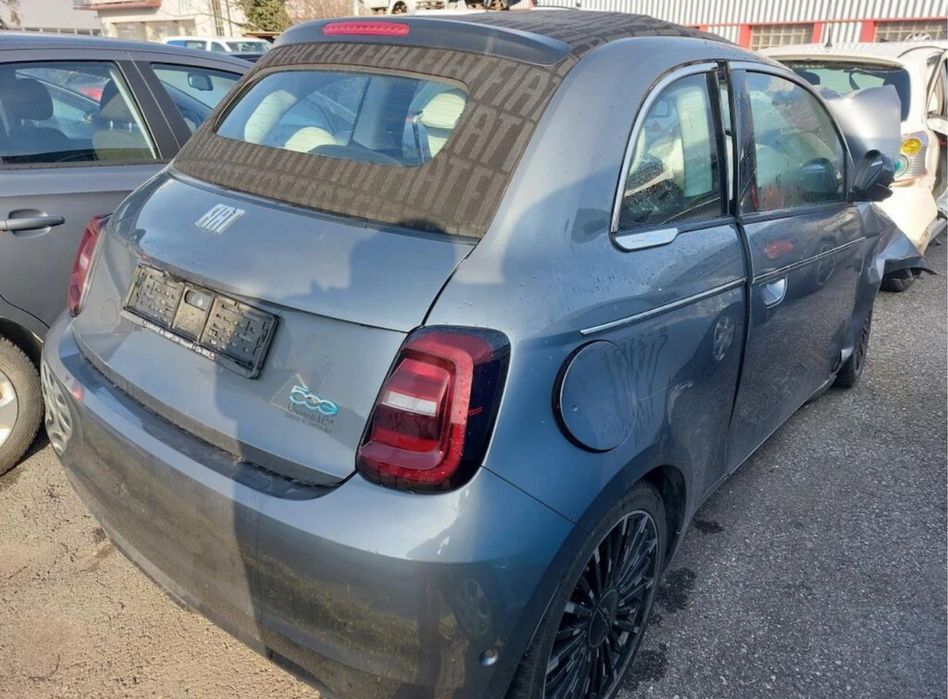 фіат 500 електро 2022р  в наявності кришка багажника