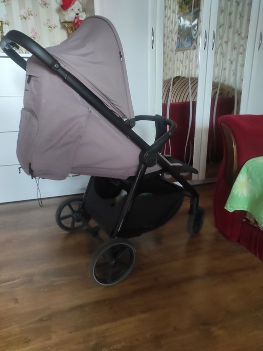 Продам майже нову коляску Carello Bravo lite CRL- 5529 Club Beige з ліхтариком в комплектації