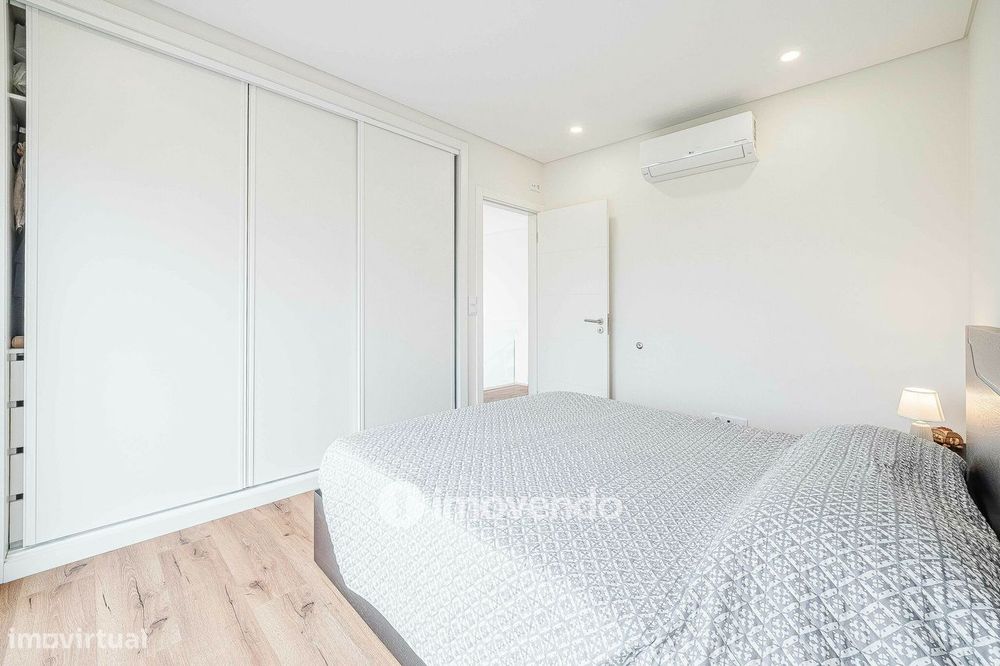 Moradia T3+1 moderna e exclusiva, com garagem e jardim, em Porto Salvo