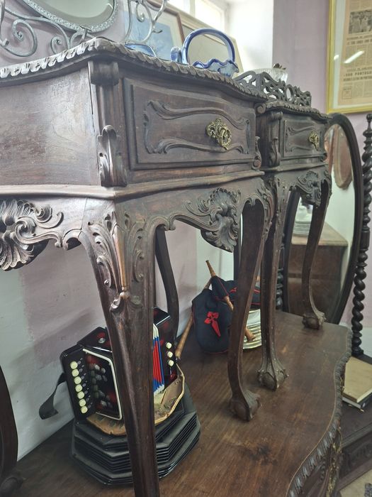 Cómodas , móvel bar luisXV entre outros