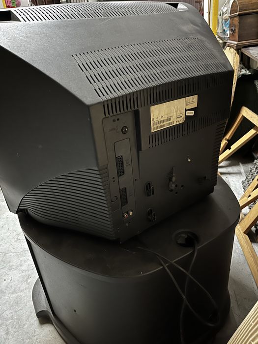 Televisor com movel e vidio