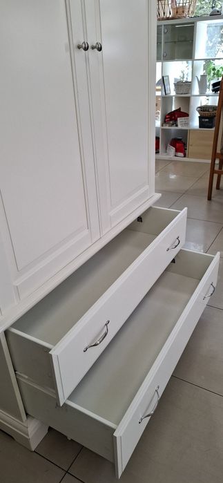 Biała szafa ikea tyssedal – styl klasyczny / prowansalski