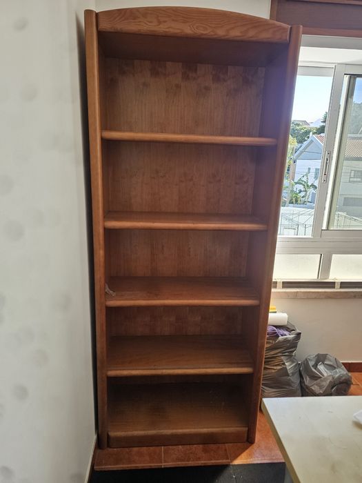 Mobília  para quarto de solteiro em madeira.