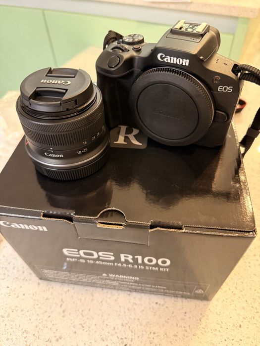Canon EOS R100 + Lente RF-S 18-45mm F4.5-6.3 IS STM