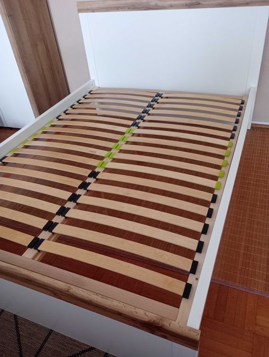 Łóżko 140x200 że. Stelażem