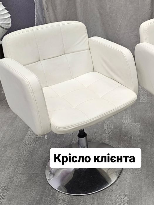 Стіл письмовий, стілець педикюрний, витяжка манікюрна, стелаж, комод, вішалка стілець клієнта