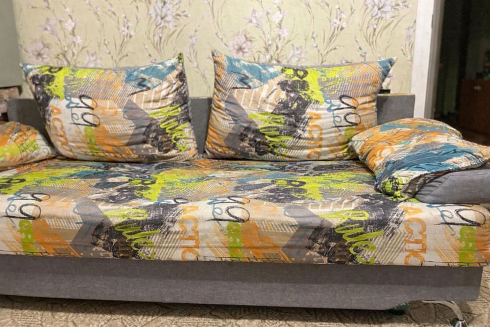 Продам диван книжка в хорошем состоянии