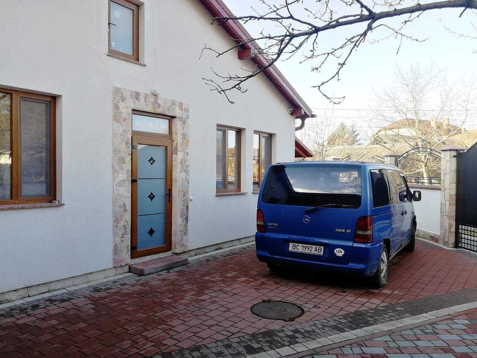 Частина будинку, ел/ен без вимкнень , своє закрите подвір"я