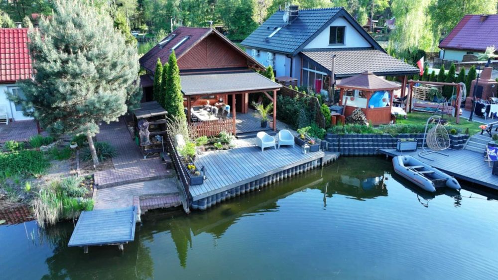 Domek letniskowy z prywatnym zejściem do jeziora