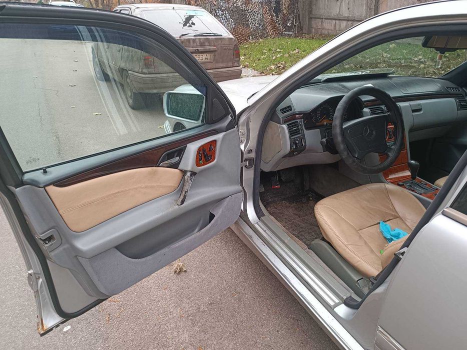 Mercedes-Benz E320