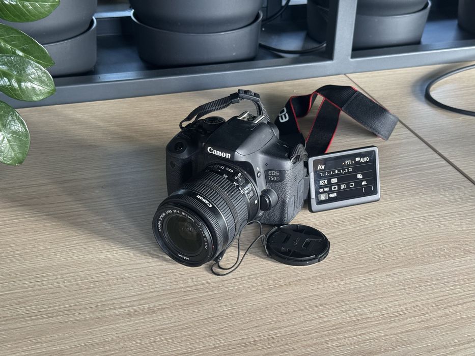 Фотоапарат Canon EOS 750 D, 18-55 kit, сумкою, картою памʼяті 32gb