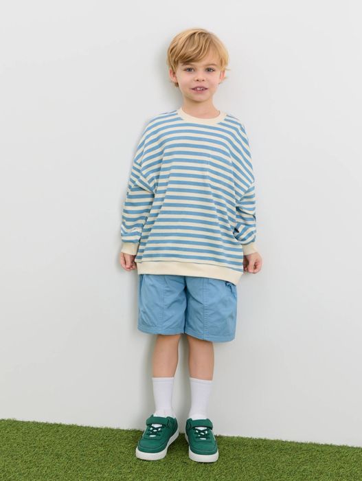 Гарний легенький світшот на дівчику/хлопчика