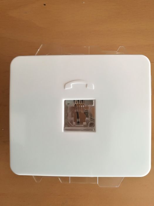 Tomada Rita de encastrar " Série Algarve Cor branca"