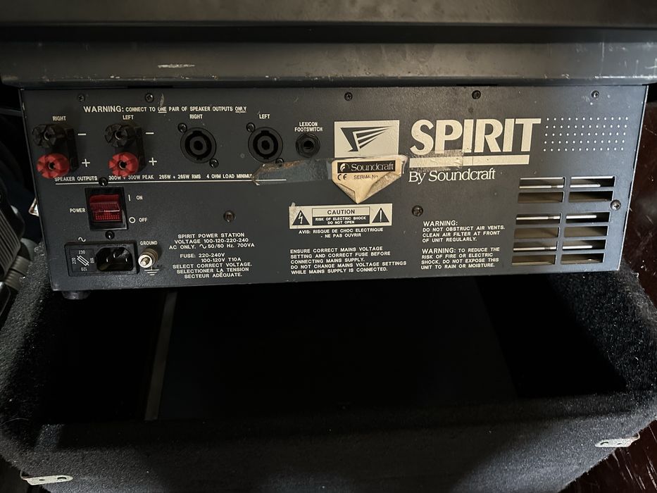 Mesa amplificada e rack