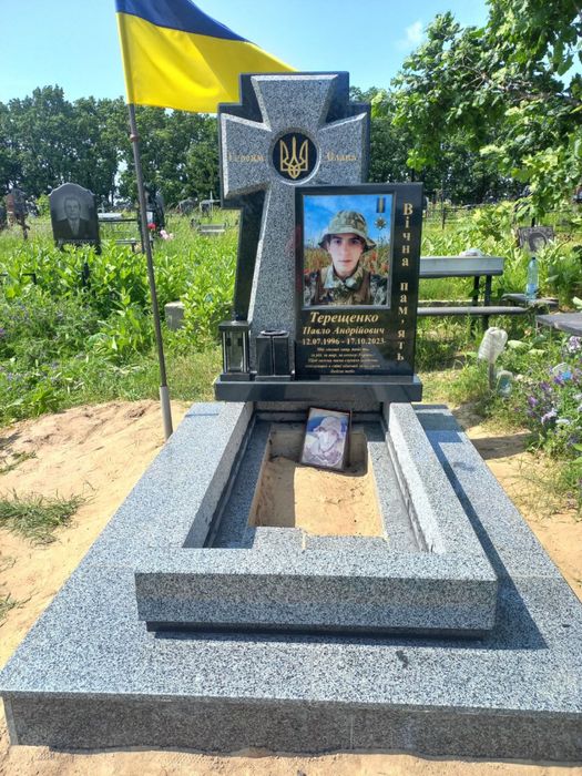 Памʼятники для військового.