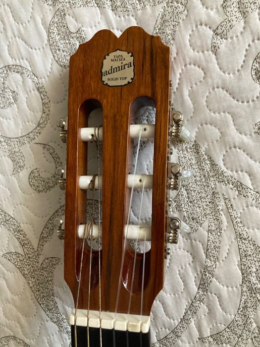 Продам акустичну гітару Admira Maria
