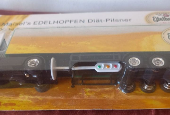 Camião renault 1:64