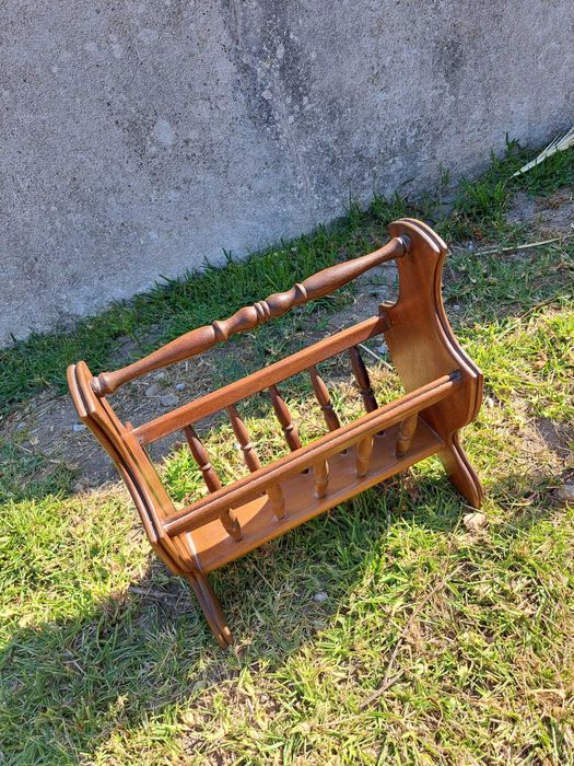 Porta-revistas em Madeira