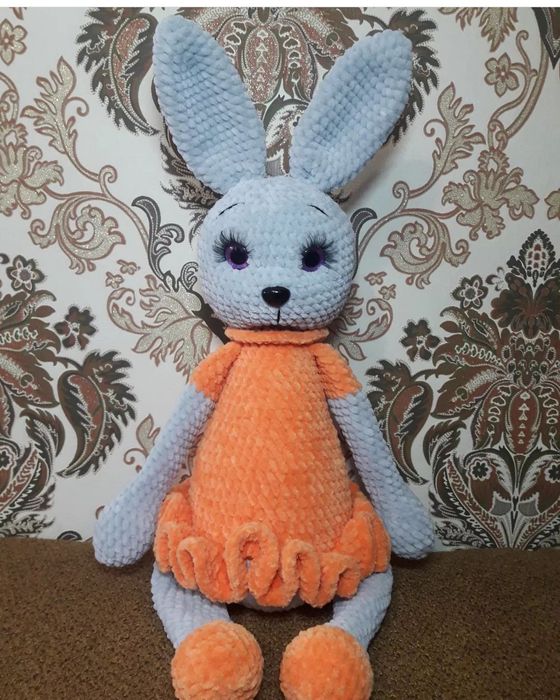 В'язана іграшка "Зайка"