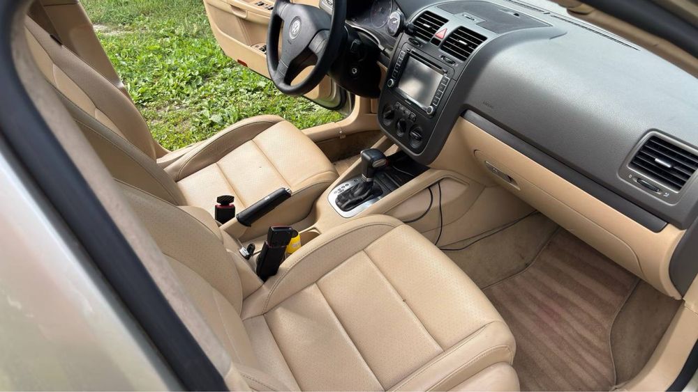 Volkswagen Jetta 2006 | 2.5 Бензин | АКПП |