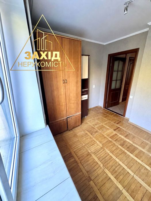 Трикімнатна біля ТЦ «Гостинець» 2 поверх, пр. Молоді