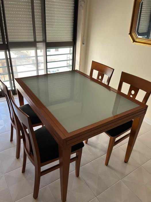 Vendo mobília de sala de jantar em madeira cerejeira