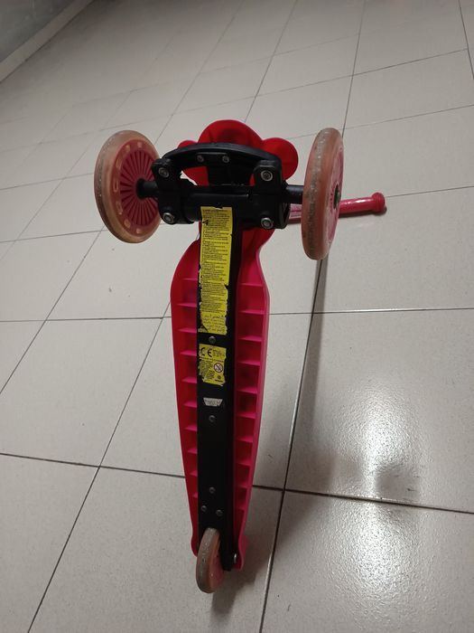Trotinete menina