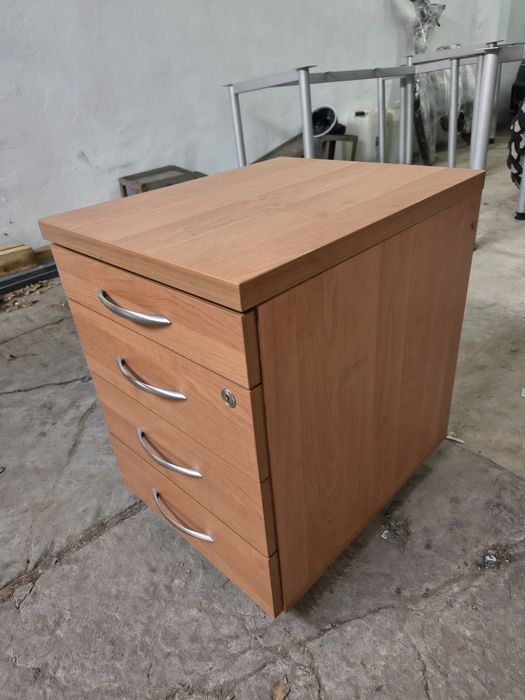 ** stół biurowy z szafką**